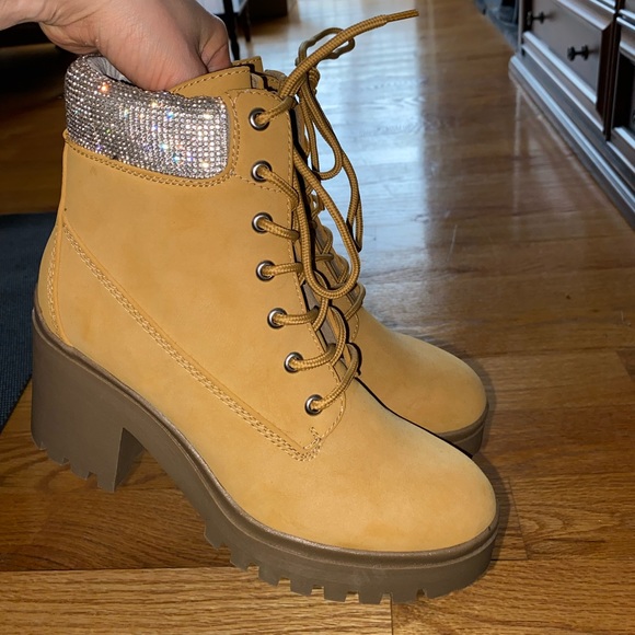 Tan Combat boots with 3 inch heel, 7.5 shoe size, in perfect condition. - Picture 7 of 10